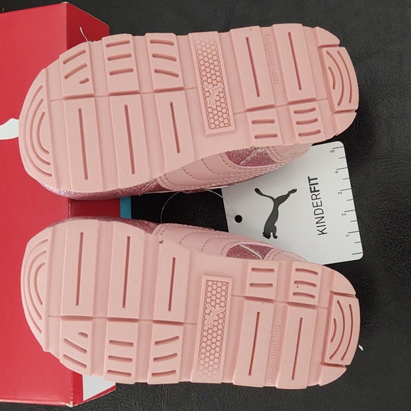 NWT - Puma Sneakers - Toddler 5C - Picture 4 of 5